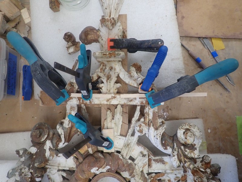 Atelier Giordani - Conservation - Restauration
Edifice – Mobilier - Sculpture – Objets d’art – Moulage –
Pierre, bois métal, polychromie et dorure - Conservation restauration d'une paire de reliquaires - Bois polychrome et dorure - Traitement insecticide par anoxie dynamique et pulvérisation au revers d’insecticide
Purge des zones trop altérées
Traitement de consolidation chimique du bois
Pose de pièce de renfort ponctuelle au revers et pose d’intissé polyester au revers pour consolidation structurelle
Comblement des fentes de dessiccation par application de flipots encollés
Bouchage des manques à la résine époxydique 
Complément des manques à la résine époxydique chargée en poudre de bois
Restitution d’une dorure à la mixtion avec patine et cirage à la ciremicrocristaline
Retouche du faux-marbre sur les socles par usage de peinture acrylique