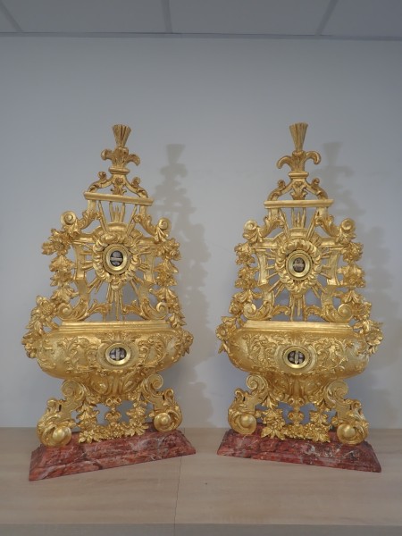 Atelier Giordani - Conservation - Restauration
Edifice – Mobilier - Sculpture – Objets d’art – Moulage –
Pierre, bois métal, polychromie et dorure - Conservation restauration d'une paire de reliquaires - Bois polychrome et dorure - Traitement insecticide par anoxie dynamique et pulvérisation au revers d’insecticide
Purge des zones trop altérées
Traitement de consolidation chimique du bois
Pose de pièce de renfort ponctuelle au revers et pose d’intissé polyester au revers pour consolidation structurelle
Comblement des fentes de dessiccation par application de flipots encollés
Bouchage des manques à la résine époxydique 
Complément des manques à la résine époxydique chargée en poudre de bois
Restitution d’une dorure à la mixtion avec patine et cirage à la ciremicrocristaline
Retouche du faux-marbre sur les socles par usage de peinture acrylique