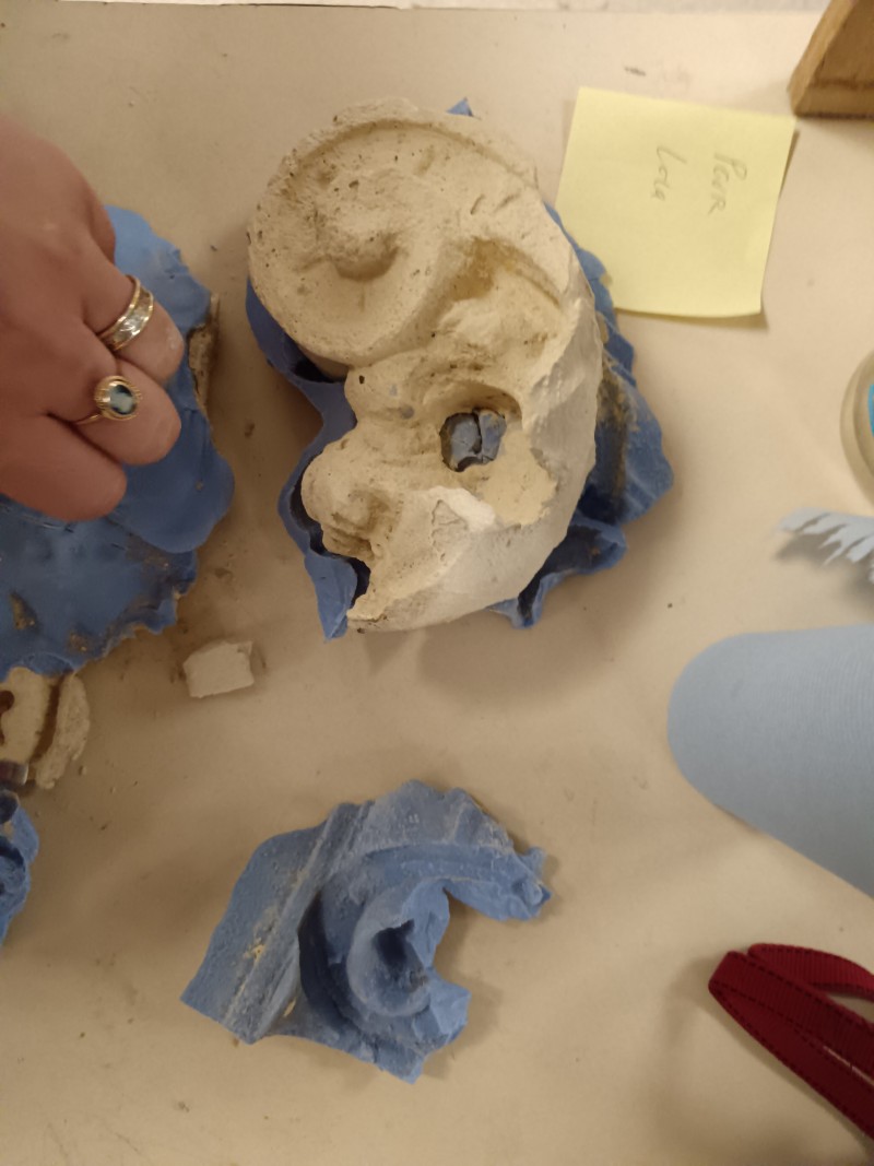 Atelier Giordani - Conservation - Restauration
Edifice – Mobilier - Sculpture – Objets d’art – Moulage –
Pierre, bois métal, polychromie et dorure - Conservation restauration du monument Alexandre Legrand au Palais des Bénédictines - Pierre, statue et pinacle en bronze - Traitement biocide
Nettoyage par microsablage sur le support pierreux
Nettoyage par application de compresses de pulpe de cellulose avec agent complexant EDTA 
Restitution des manques par prises d'empreintes en élastomère et tirés au mortier Altar
Greffe d'un chapiteau
Ragréage des lacunes au mortier Altar
Patine d'harmonisation du support pierreux

Nettoyage de la statue en bronze par microabrasion
Réalisation d'une patine vert-de-gris
Cirage

Nettoyage par microabrasion sur pinacle en bronze
Passivation du support
Cirage