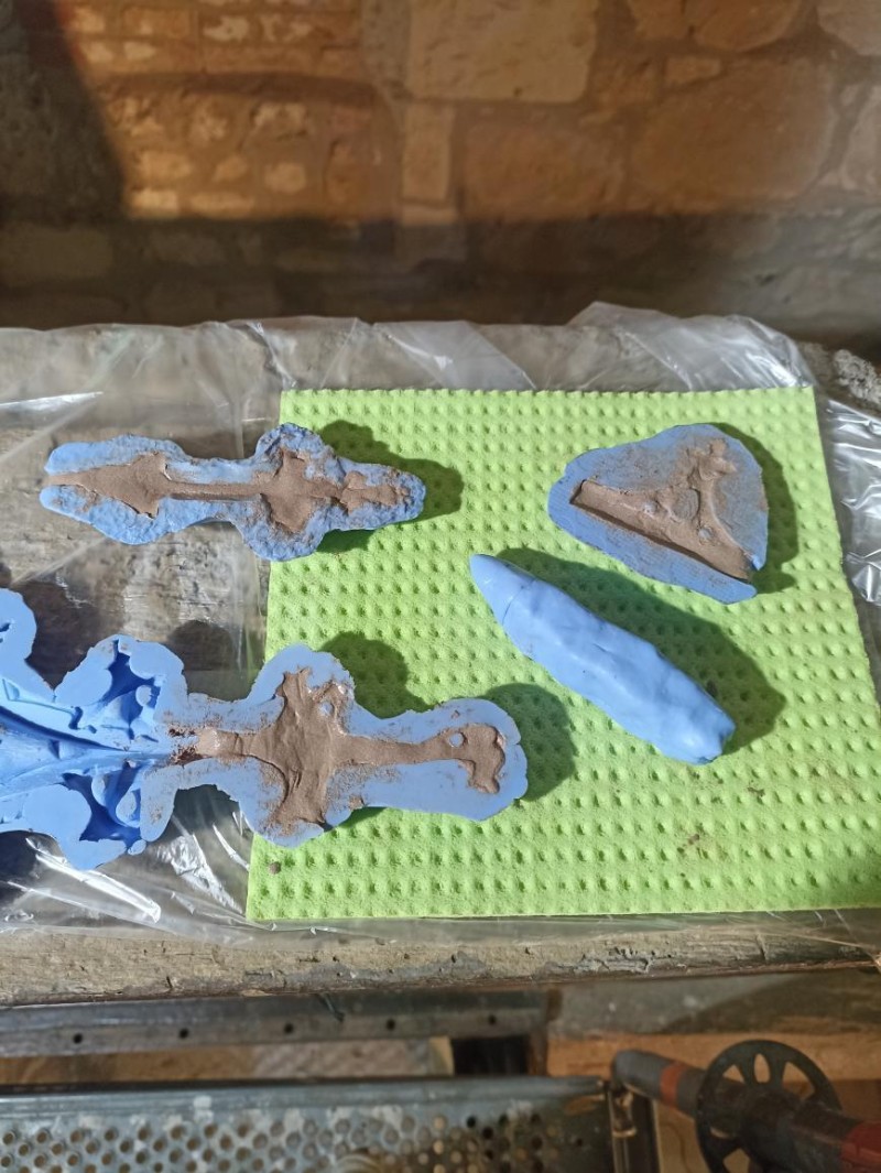 Atelier Giordani - Conservation - Restauration
Edifice – Mobilier - Sculpture – Objets d’art – Moulage –
Pierre, bois métal, polychromie et dorure - Conservation restauration du retable gothique de la Chapelle Saint Sulpice - Bois sculpté
Terre cuite sculptée polychrome et dorure - - Dépoussiérage soigneux
- Etude stratigraphique avec sondage
prise d'empreintes, moulage et tirage d'élément lacunaires
- Collage des éléments bois déchus et des tirage à la résine
- comblement et ragréages 
- Nettoyage 
- Réintégrations colorées
- Réintégration de dorure à la mixtion