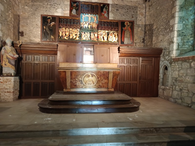 Atelier Giordani - Conservation - Restauration
Edifice – Mobilier - Sculpture – Objets d’art – Moulage –
Pierre, bois métal, polychromie et dorure - Conservation restauration du retable gothique de la Chapelle Saint Sulpice - Bois sculpté
Terre cuite sculptée polychrome et dorure - - Dépoussiérage soigneux
- Etude stratigraphique avec sondage
prise d'empreintes, moulage et tirage d'élément lacunaires
- Collage des éléments bois déchus et des tirage à la résine
- comblement et ragréages 
- Nettoyage 
- Réintégrations colorées
- Réintégration de dorure à la mixtion