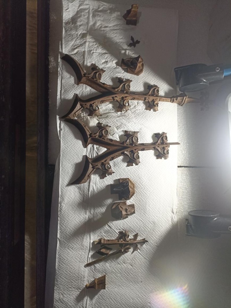 Atelier Giordani - Conservation - Restauration
Edifice – Mobilier - Sculpture – Objets d’art – Moulage –
Pierre, bois métal, polychromie et dorure - Conservation restauration du retable gothique de la Chapelle Saint Sulpice - Bois sculpté
Terre cuite sculptée polychrome et dorure - - Dépoussiérage soigneux
- Etude stratigraphique avec sondage
prise d'empreintes, moulage et tirage d'élément lacunaires
- Collage des éléments bois déchus et des tirage à la résine
- comblement et ragréages 
- Nettoyage 
- Réintégrations colorées
- Réintégration de dorure à la mixtion