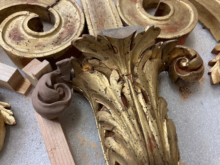 Atelier Giordani - Conservation - Restauration
Edifice – Mobilier - Sculpture – Objets d’art – Moulage –
Pierre, bois métal, polychromie et dorure - Conservation restauration retable St Joseph de la Basilique Notre-Dame - Bois - Marbre - Dorure - - Dépose-repose et transfert en atelier des ornements pour interventions
- Traitement insecticide des ornements bois
- Dépoussiérage soigneux
- Consolidation chimique du bois
- Nettoyage au TAC
- Passivation des éléments ferreux
- Vérification des systèmes d'assemblages
- Restitutions par goujonnage et collage des éléments mobiles et éléments modelés
- Comblements des manques et lacunes
- Masticage des lacunes de surfaces
- Réintégration colorées ponctuelles
- Dorures à la mixtion