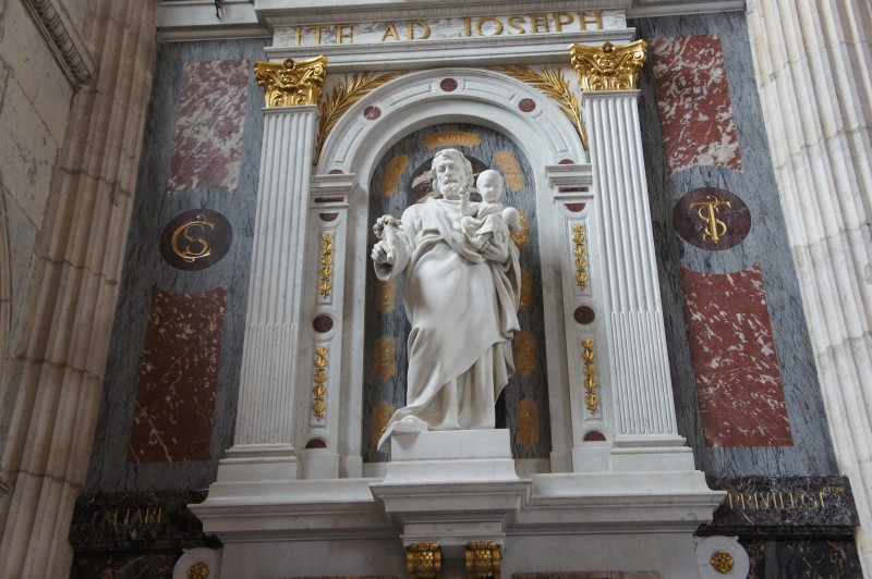 Atelier Giordani - Conservation - Restauration
Edifice – Mobilier - Sculpture – Objets d’art – Moulage –
Pierre, bois métal, polychromie et dorure - Conservation restauration retable St Joseph de la Basilique Notre-Dame - Bois - Marbre - Dorure - - Dépose-repose et transfert en atelier des ornements pour interventions
- Traitement insecticide des ornements bois
- Dépoussiérage soigneux
- Consolidation chimique du bois
- Nettoyage au TAC
- Passivation des éléments ferreux
- Vérification des systèmes d'assemblages
- Restitutions par goujonnage et collage des éléments mobiles et éléments modelés
- Comblements des manques et lacunes
- Masticage des lacunes de surfaces
- Réintégration colorées ponctuelles
- Dorures à la mixtion