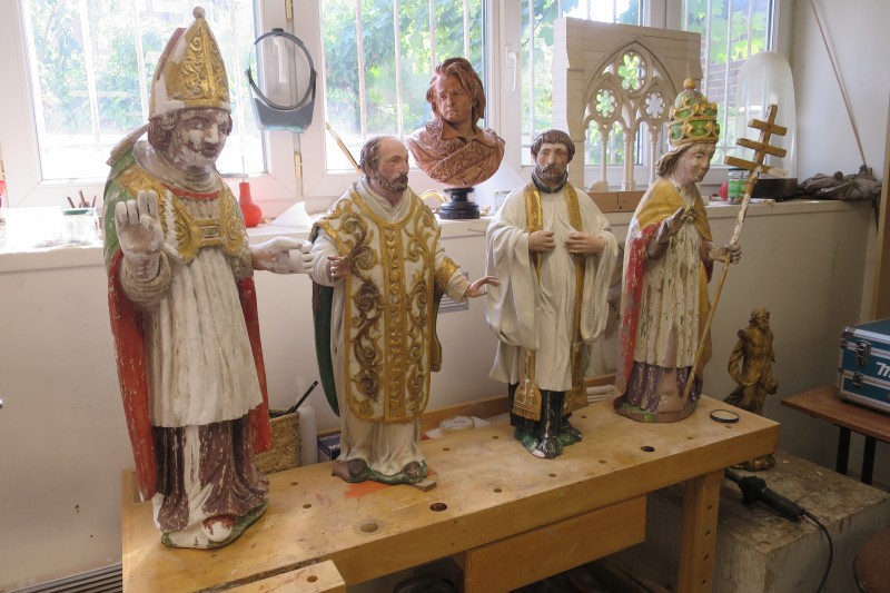 Atelier Giordani - Conservation - Restauration
Edifice – Mobilier - Sculpture – Objets d’art – Moulage –
Pierre, bois métal, polychromie et dorure - Retable majeur Becquigny - Bois polychrome et dorure - - Dépoussiérage et nettoyage
- Assainissement de l'ouvrage
- Consolidation structurelle
- Conservation restauration de toute la statuaire
- Refixage de la polychromie et réintégration colorée
- Allègement de la bronzine et restauration de la dorure sur mixtion à la feuille d'or