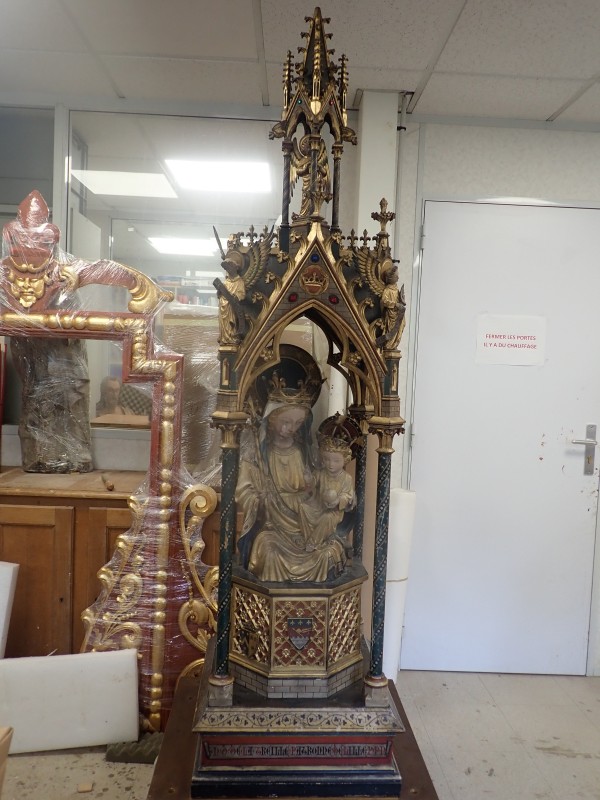 Atelier Giordani - Conservation - Restauration
Edifice – Mobilier - Sculpture – Objets d’art – Moulage –
Pierre, bois métal, polychromie et dorure - Restauration d'une statue de la Vierge à l'enfant de la Cathédrale Notre-Dame-de-la-Treille en bois polychrome et dorure - Bois polychrome et dorure - -Dépose/repose avec transfert en atelier
-Dépoussiérage minutieux sous aspiration contrôlée
-Refixage de la polychromie soulevée
-Nettoyage au triammonium citrate
-Complément de sculpture
-Réintégration de dorure
-Réintégration de polychromie
- Protection de la surface par application d'une cire microcristalline