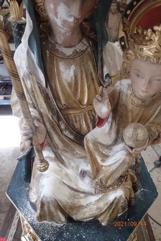 Atelier Giordani - Conservation - Restauration
Edifice – Mobilier - Sculpture – Objets d’art – Moulage –
Pierre, bois métal, polychromie et dorure - Restauration d'une statue de la Vierge à l'enfant de la Cathédrale Notre-Dame-de-la-Treille en bois polychrome et dorure - Bois polychrome et dorure - -Dépose/repose avec transfert en atelier
-Dépoussiérage minutieux sous aspiration contrôlée
-Refixage de la polychromie soulevée
-Nettoyage au triammonium citrate
-Complément de sculpture
-Réintégration de dorure
-Réintégration de polychromie
- Protection de la surface par application d'une cire microcristalline