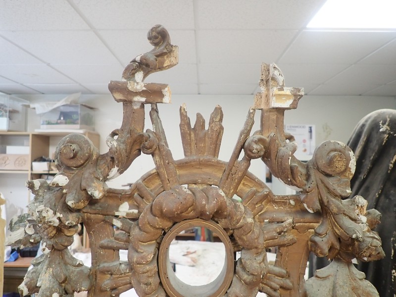 Atelier Giordani - Conservation - Restauration
Edifice – Mobilier - Sculpture – Objets d’art – Moulage –
Pierre, bois métal, polychromie et dorure - Conservation restauration d'une paire de reliquaires - Bois polychrome et dorure - Traitement insecticide par anoxie dynamique et pulvérisation au revers d’insecticide
Purge des zones trop altérées
Traitement de consolidation chimique du bois
Pose de pièce de renfort ponctuelle au revers et pose d’intissé polyester au revers pour consolidation structurelle
Comblement des fentes de dessiccation par application de flipots encollés
Bouchage des manques à la résine époxydique 
Complément des manques à la résine époxydique chargée en poudre de bois
Restitution d’une dorure à la mixtion avec patine et cirage à la ciremicrocristaline
Retouche du faux-marbre sur les socles par usage de peinture acrylique