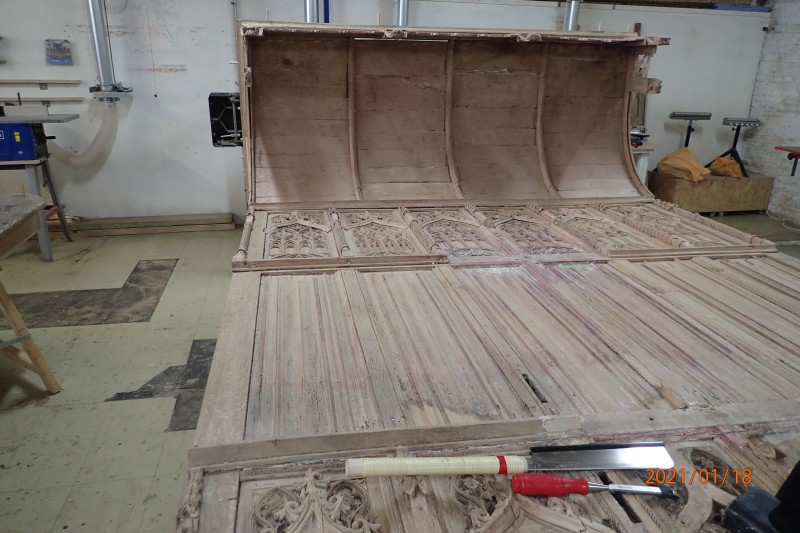 Atelier Giordani - Conservation - Restauration
Edifice – Mobilier - Sculpture – Objets d’art – Moulage –
Pierre, bois métal, polychromie et dorure - Conservation restauration de 2 retables baldaquin pour l'Eglise Saint Quentin - Bois polychrome - -	Dépoussiérage soigneux 
-	Purges des altération et anciennes restaurations
-	Traitement insecticide et fongicide
-	Consolidation chimide du bois
-	Révision des assemblages et resserrement des disjointoiements
-	Consolidation par pièces de renforts et greffes de bois de même essence
-	Bouchages et modelage des manques à la résine époxydique
-	Nettoyage des surfaces
-	Masticage des lacunes de surface
-	Traitement des éléments métalliques
-	Harmonisation colorée des surfaces
-	Restauration des statues
-      Dégagement de polychromie de la Statue de la Vierge à l'enfant