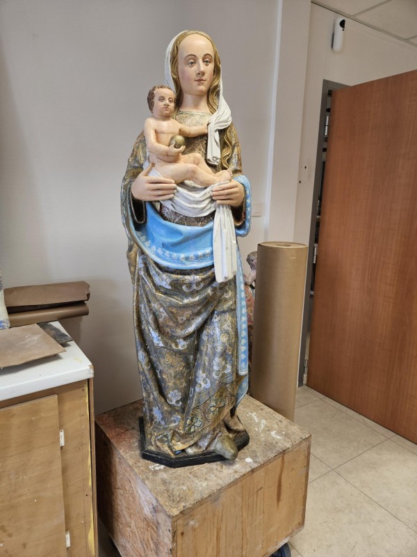 Atelier Giordani - Conservation - Restauration
Edifice – Mobilier - Sculpture – Objets d’art – Moulage –
Pierre, bois métal, polychromie et dorure - Conservation restauration de 2 retables baldaquin pour l'Eglise Saint Quentin - Bois polychrome - -	Dépoussiérage soigneux 
-	Purges des altération et anciennes restaurations
-	Traitement insecticide et fongicide
-	Consolidation chimide du bois
-	Révision des assemblages et resserrement des disjointoiements
-	Consolidation par pièces de renforts et greffes de bois de même essence
-	Bouchages et modelage des manques à la résine époxydique
-	Nettoyage des surfaces
-	Masticage des lacunes de surface
-	Traitement des éléments métalliques
-	Harmonisation colorée des surfaces
-	Restauration des statues
-      Dégagement de polychromie de la Statue de la Vierge à l'enfant