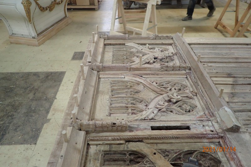 Atelier Giordani - Conservation - Restauration
Edifice – Mobilier - Sculpture – Objets d’art – Moulage –
Pierre, bois métal, polychromie et dorure - Conservation restauration de 2 retables baldaquin pour l'Eglise Saint Quentin - Bois polychrome - -	Dépoussiérage soigneux 
-	Purges des altération et anciennes restaurations
-	Traitement insecticide et fongicide
-	Consolidation chimide du bois
-	Révision des assemblages et resserrement des disjointoiements
-	Consolidation par pièces de renforts et greffes de bois de même essence
-	Bouchages et modelage des manques à la résine époxydique
-	Nettoyage des surfaces
-	Masticage des lacunes de surface
-	Traitement des éléments métalliques
-	Harmonisation colorée des surfaces
-	Restauration des statues
-      Dégagement de polychromie de la Statue de la Vierge à l'enfant