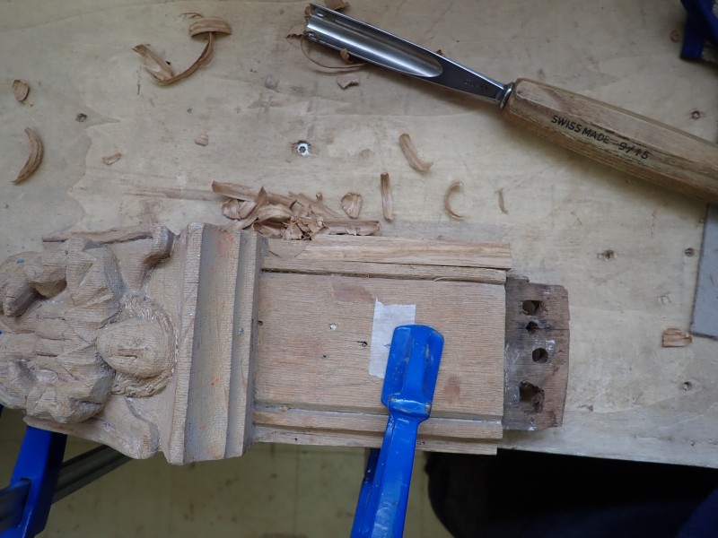 Atelier Giordani - Conservation - Restauration
Edifice – Mobilier - Sculpture – Objets d’art – Moulage –
Pierre, bois métal, polychromie et dorure - Conservation restauration de 2 retables baldaquin pour l'Eglise Saint Quentin - Bois polychrome - -	Dépoussiérage soigneux 
-	Purges des altération et anciennes restaurations
-	Traitement insecticide et fongicide
-	Consolidation chimide du bois
-	Révision des assemblages et resserrement des disjointoiements
-	Consolidation par pièces de renforts et greffes de bois de même essence
-	Bouchages et modelage des manques à la résine époxydique
-	Nettoyage des surfaces
-	Masticage des lacunes de surface
-	Traitement des éléments métalliques
-	Harmonisation colorée des surfaces
-	Restauration des statues
-      Dégagement de polychromie de la Statue de la Vierge à l'enfant