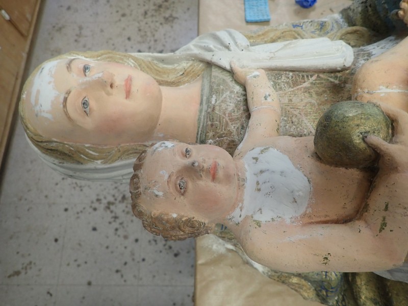 Atelier Giordani - Conservation - Restauration
Edifice – Mobilier - Sculpture – Objets d’art – Moulage –
Pierre, bois métal, polychromie et dorure - Conservation restauration de 2 retables baldaquin pour l'Eglise Saint Quentin - Bois polychrome - -	Dépoussiérage soigneux 
-	Purges des altération et anciennes restaurations
-	Traitement insecticide et fongicide
-	Consolidation chimide du bois
-	Révision des assemblages et resserrement des disjointoiements
-	Consolidation par pièces de renforts et greffes de bois de même essence
-	Bouchages et modelage des manques à la résine époxydique
-	Nettoyage des surfaces
-	Masticage des lacunes de surface
-	Traitement des éléments métalliques
-	Harmonisation colorée des surfaces
-	Restauration des statues
-      Dégagement de polychromie de la Statue de la Vierge à l'enfant