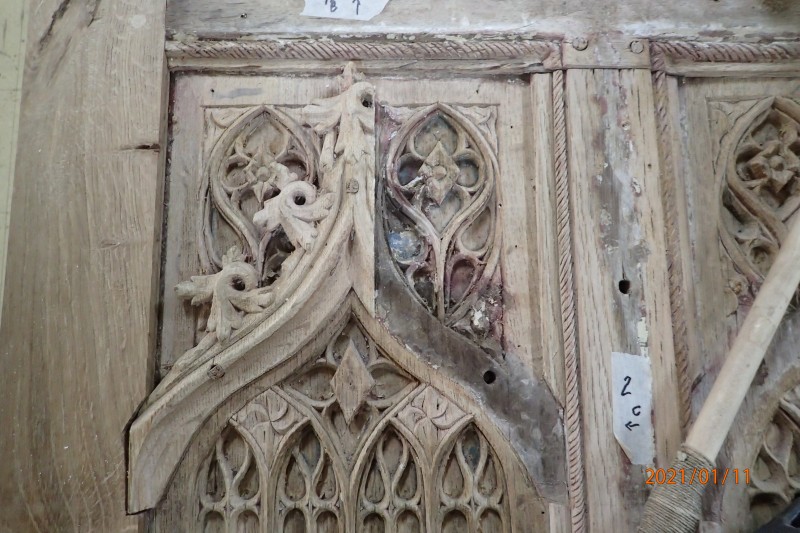 Atelier Giordani - Conservation - Restauration
Edifice – Mobilier - Sculpture – Objets d’art – Moulage –
Pierre, bois métal, polychromie et dorure - Conservation restauration de 2 retables baldaquin pour l'Eglise Saint Quentin - Bois polychrome - -	Dépoussiérage soigneux 
-	Purges des altération et anciennes restaurations
-	Traitement insecticide et fongicide
-	Consolidation chimide du bois
-	Révision des assemblages et resserrement des disjointoiements
-	Consolidation par pièces de renforts et greffes de bois de même essence
-	Bouchages et modelage des manques à la résine époxydique
-	Nettoyage des surfaces
-	Masticage des lacunes de surface
-	Traitement des éléments métalliques
-	Harmonisation colorée des surfaces
-	Restauration des statues
-      Dégagement de polychromie de la Statue de la Vierge à l'enfant