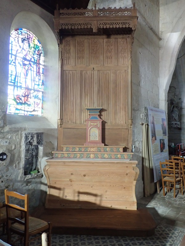 Atelier Giordani - Conservation - Restauration
Edifice – Mobilier - Sculpture – Objets d’art – Moulage –
Pierre, bois métal, polychromie et dorure - Conservation restauration de 2 retables baldaquin pour l'Eglise Saint Quentin - Bois polychrome - -	Dépoussiérage soigneux 
-	Purges des altération et anciennes restaurations
-	Traitement insecticide et fongicide
-	Consolidation chimide du bois
-	Révision des assemblages et resserrement des disjointoiements
-	Consolidation par pièces de renforts et greffes de bois de même essence
-	Bouchages et modelage des manques à la résine époxydique
-	Nettoyage des surfaces
-	Masticage des lacunes de surface
-	Traitement des éléments métalliques
-	Harmonisation colorée des surfaces
-	Restauration des statues
-      Dégagement de polychromie de la Statue de la Vierge à l'enfant