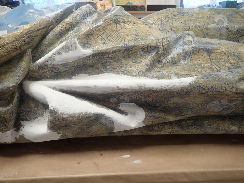 Atelier Giordani - Conservation - Restauration
Edifice – Mobilier - Sculpture – Objets d’art – Moulage –
Pierre, bois métal, polychromie et dorure - Conservation restauration de 2 retables baldaquin pour l'Eglise Saint Quentin - Bois polychrome - -	Dépoussiérage soigneux 
-	Purges des altération et anciennes restaurations
-	Traitement insecticide et fongicide
-	Consolidation chimide du bois
-	Révision des assemblages et resserrement des disjointoiements
-	Consolidation par pièces de renforts et greffes de bois de même essence
-	Bouchages et modelage des manques à la résine époxydique
-	Nettoyage des surfaces
-	Masticage des lacunes de surface
-	Traitement des éléments métalliques
-	Harmonisation colorée des surfaces
-	Restauration des statues
-      Dégagement de polychromie de la Statue de la Vierge à l'enfant