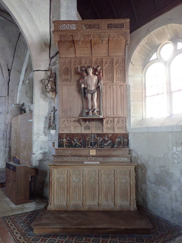 Atelier Giordani - Conservation - Restauration
Edifice – Mobilier - Sculpture – Objets d’art – Moulage –
Pierre, bois métal, polychromie et dorure - Conservation restauration de 2 retables baldaquin pour l'Eglise Saint Quentin - Bois polychrome - -	Dépoussiérage soigneux 
-	Purges des altération et anciennes restaurations
-	Traitement insecticide et fongicide
-	Consolidation chimide du bois
-	Révision des assemblages et resserrement des disjointoiements
-	Consolidation par pièces de renforts et greffes de bois de même essence
-	Bouchages et modelage des manques à la résine époxydique
-	Nettoyage des surfaces
-	Masticage des lacunes de surface
-	Traitement des éléments métalliques
-	Harmonisation colorée des surfaces
-	Restauration des statues
-      Dégagement de polychromie de la Statue de la Vierge à l'enfant