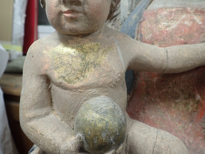 Atelier Giordani - Conservation - Restauration
Edifice – Mobilier - Sculpture – Objets d’art – Moulage –
Pierre, bois métal, polychromie et dorure - Conservation restauration de 2 retables baldaquin pour l'Eglise Saint Quentin - Bois polychrome - -	Dépoussiérage soigneux 
-	Purges des altération et anciennes restaurations
-	Traitement insecticide et fongicide
-	Consolidation chimide du bois
-	Révision des assemblages et resserrement des disjointoiements
-	Consolidation par pièces de renforts et greffes de bois de même essence
-	Bouchages et modelage des manques à la résine époxydique
-	Nettoyage des surfaces
-	Masticage des lacunes de surface
-	Traitement des éléments métalliques
-	Harmonisation colorée des surfaces
-	Restauration des statues
-      Dégagement de polychromie de la Statue de la Vierge à l'enfant