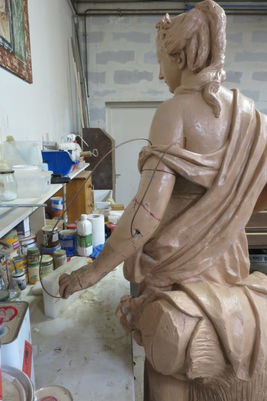 Atelier Giordani - Conservation - Restauration
Edifice – Mobilier - Sculpture – Objets d’art – Moulage –
Pierre, bois métal, polychromie et dorure - Conservation restauration de 2 statues en terre cuite du jardin du Château d'Omonville - Terre cuite - - Dépose et transfert en atelier
- Repérage des fragments déposés
- Purge des anciennes restaurations et badigeons écaillant
- Traitement biocide
-  Dépoussiérage soigneux sous aspiration contrôlée
- Pré-consolidation du support
- Re-fixage de polychromie
- Nettoyage 
- Consolidation du support
- Re-fixage du badigeon
- Goujonnages et collage
- Renforts structurels
- Comblement et remodelage des manques
- Comblement des fissures par coulis de chaux
- Retouche colorées et harmonisation
- Repose et scellement