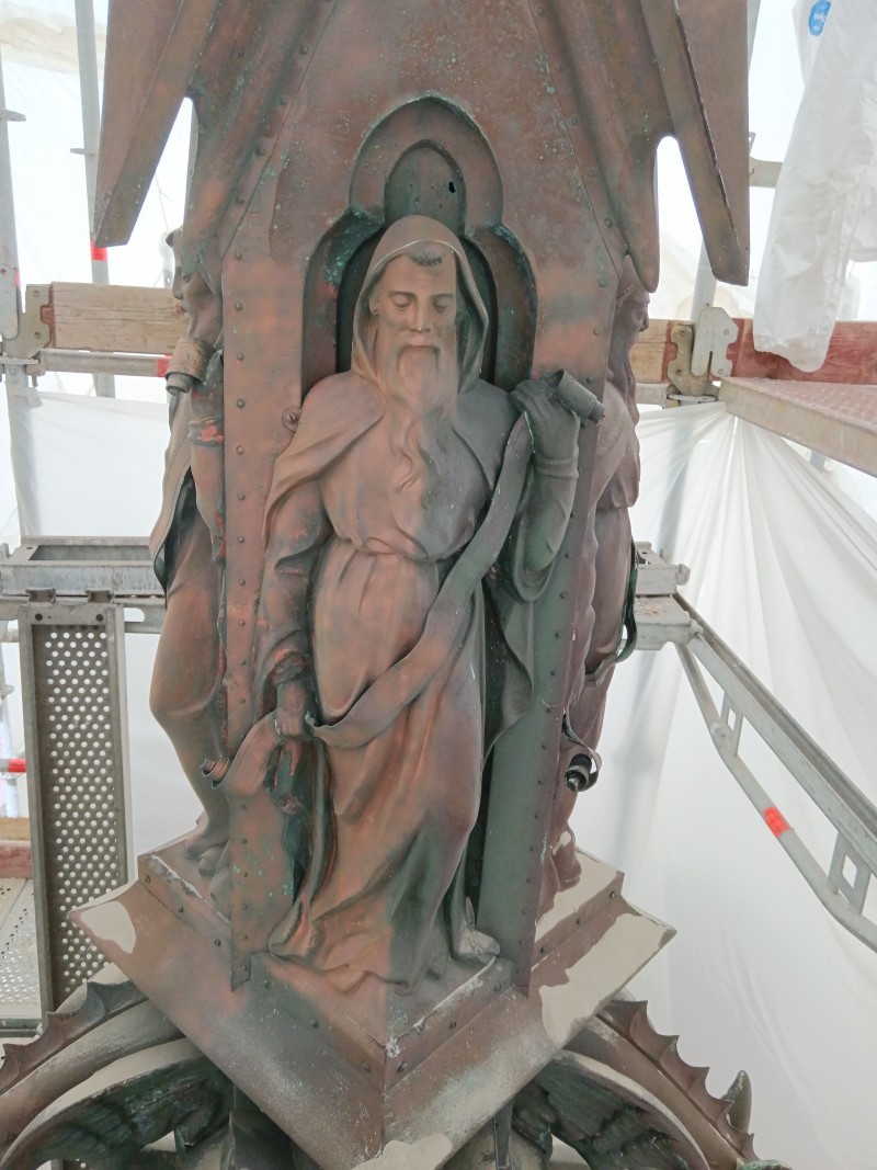 Atelier Giordani - Conservation - Restauration
Edifice – Mobilier - Sculpture – Objets d’art – Moulage –
Pierre, bois métal, polychromie et dorure - Conservation restauration du monument Alexandre Legrand au Palais des Bénédictines - Pierre, statue et pinacle en bronze - Traitement biocide
Nettoyage par microsablage sur le support pierreux
Nettoyage par application de compresses de pulpe de cellulose avec agent complexant EDTA 
Restitution des manques par prises d'empreintes en élastomère et tirés au mortier Altar
Greffe d'un chapiteau
Ragréage des lacunes au mortier Altar
Patine d'harmonisation du support pierreux

Nettoyage de la statue en bronze par microabrasion
Réalisation d'une patine vert-de-gris
Cirage

Nettoyage par microabrasion sur pinacle en bronze
Passivation du support
Cirage