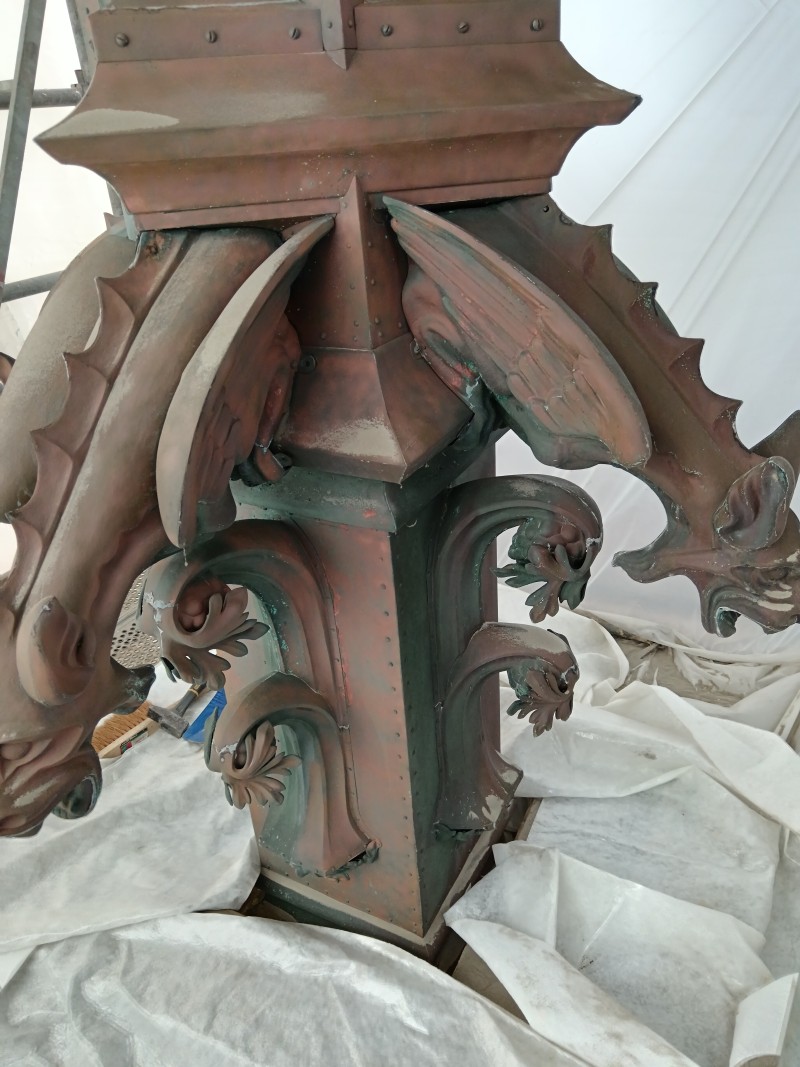 Atelier Giordani - Conservation - Restauration
Edifice – Mobilier - Sculpture – Objets d’art – Moulage –
Pierre, bois métal, polychromie et dorure - Conservation restauration du monument Alexandre Legrand au Palais des Bénédictines - Pierre, statue et pinacle en bronze - Traitement biocide
Nettoyage par microsablage sur le support pierreux
Nettoyage par application de compresses de pulpe de cellulose avec agent complexant EDTA 
Restitution des manques par prises d'empreintes en élastomère et tirés au mortier Altar
Greffe d'un chapiteau
Ragréage des lacunes au mortier Altar
Patine d'harmonisation du support pierreux

Nettoyage de la statue en bronze par microabrasion
Réalisation d'une patine vert-de-gris
Cirage

Nettoyage par microabrasion sur pinacle en bronze
Passivation du support
Cirage