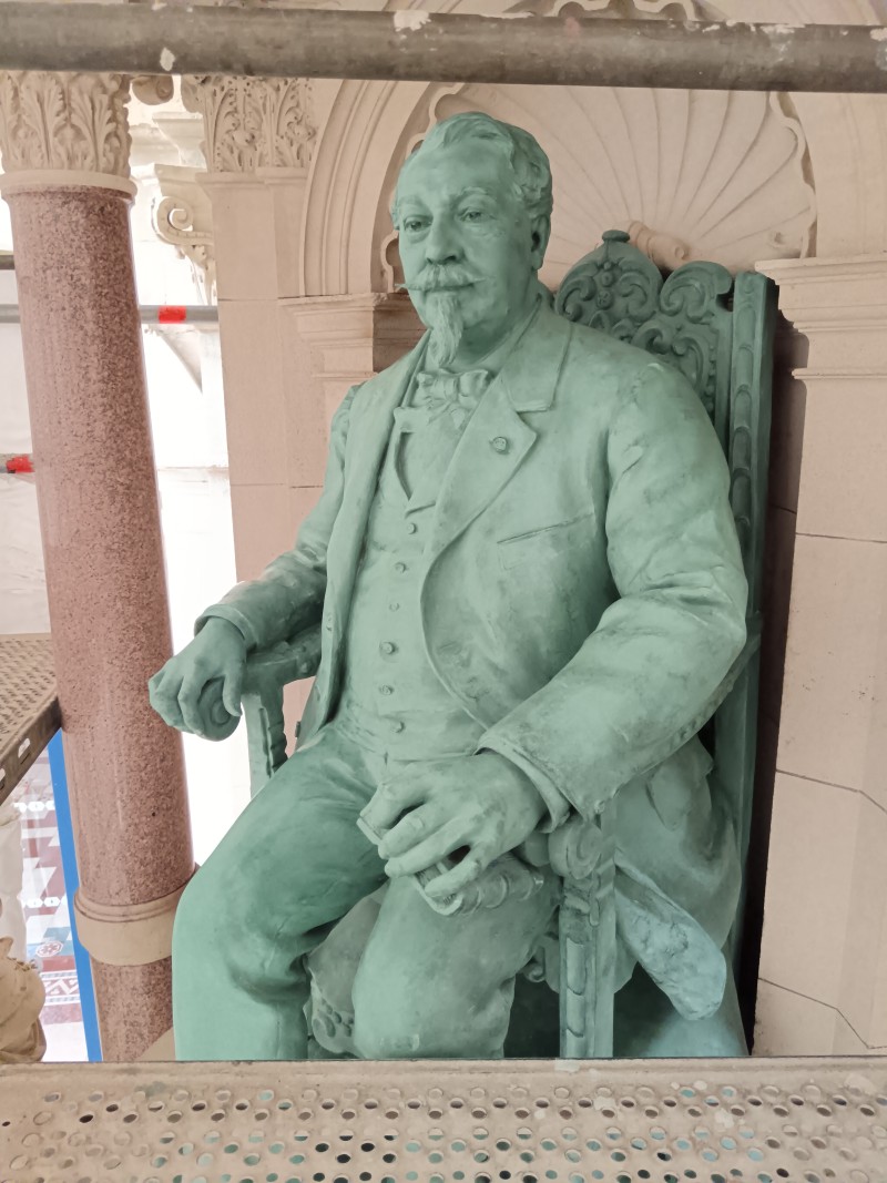 Atelier Giordani - Conservation - Restauration
Edifice – Mobilier - Sculpture – Objets d’art – Moulage –
Pierre, bois métal, polychromie et dorure - Conservation restauration du monument Alexandre Legrand au Palais des Bénédictines - Pierre, statue et pinacle en bronze - Traitement biocide
Nettoyage par microsablage sur le support pierreux
Nettoyage par application de compresses de pulpe de cellulose avec agent complexant EDTA 
Restitution des manques par prises d'empreintes en élastomère et tirés au mortier Altar
Greffe d'un chapiteau
Ragréage des lacunes au mortier Altar
Patine d'harmonisation du support pierreux

Nettoyage de la statue en bronze par microabrasion
Réalisation d'une patine vert-de-gris
Cirage

Nettoyage par microabrasion sur pinacle en bronze
Passivation du support
Cirage