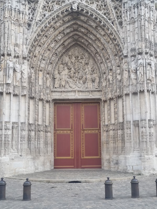 Atelier Giordani - Conservation - Restauration
Edifice – Mobilier - Sculpture – Objets d’art – Moulage –
Pierre, bois métal, polychromie et dorure - Conservation restauration du portail principal et du portail Saint Jean de la Cathédrale Notre-Dame - Pierre calcaire - - Nettoyage par micro-gommage
- Nettoyage par désincrustation photonique
- Consolidation chimique de la pierre
- Renforts structurels
- Purges et reprises des joints d'appareillages 
- Traitement des éléments métalliques
- Retouches ponctuelles
- Patine d'harmonisation