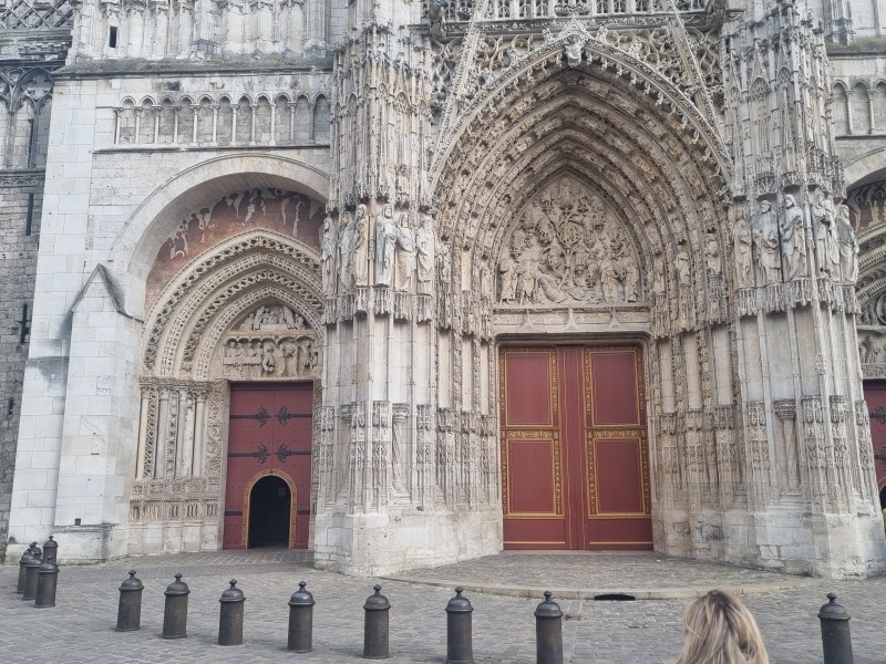 Atelier Giordani - Conservation - Restauration
Edifice – Mobilier - Sculpture – Objets d’art – Moulage –
Pierre, bois métal, polychromie et dorure - Conservation restauration du portail principal et du portail Saint Jean de la Cathédrale Notre-Dame - Pierre calcaire - - Nettoyage par micro-gommage
- Nettoyage par désincrustation photonique
- Consolidation chimique de la pierre
- Renforts structurels
- Purges et reprises des joints d'appareillages 
- Traitement des éléments métalliques
- Retouches ponctuelles
- Patine d'harmonisation