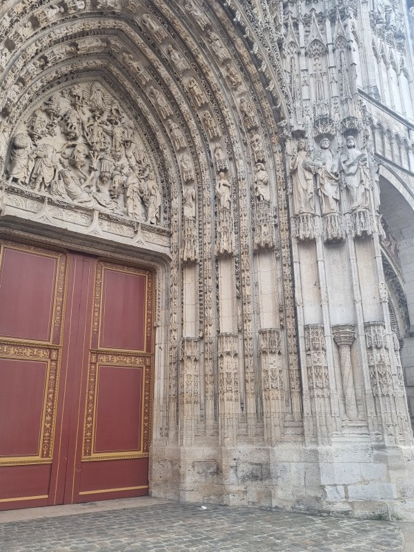 Atelier Giordani - Conservation - Restauration
Edifice – Mobilier - Sculpture – Objets d’art – Moulage –
Pierre, bois métal, polychromie et dorure - Conservation restauration du portail principal et du portail Saint Jean de la Cathédrale Notre-Dame - Pierre calcaire - - Nettoyage par micro-gommage
- Nettoyage par désincrustation photonique
- Consolidation chimique de la pierre
- Renforts structurels
- Purges et reprises des joints d'appareillages 
- Traitement des éléments métalliques
- Retouches ponctuelles
- Patine d'harmonisation