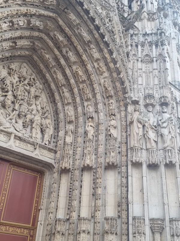 Atelier Giordani - Conservation - Restauration
Edifice – Mobilier - Sculpture – Objets d’art – Moulage –
Pierre, bois métal, polychromie et dorure - Conservation restauration du portail principal et du portail Saint Jean de la Cathédrale Notre-Dame - Pierre calcaire - - Nettoyage par micro-gommage
- Nettoyage par désincrustation photonique
- Consolidation chimique de la pierre
- Renforts structurels
- Purges et reprises des joints d'appareillages 
- Traitement des éléments métalliques
- Retouches ponctuelles
- Patine d'harmonisation