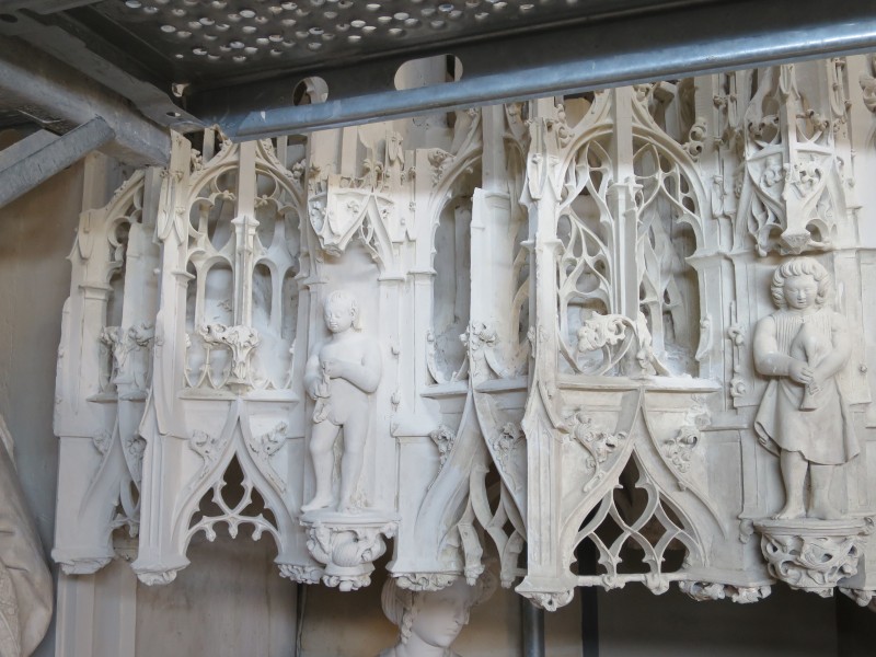 Atelier Giordani - Conservation - Restauration
Edifice – Mobilier - Sculpture – Objets d’art – Moulage –
Pierre, bois métal, polychromie et dorure - Conservation restauration du tour de chœur de la Cathédrale Notre Dame de Chartres - Pierre - - Dépoussiérage soigneux
- Pré-consolidation de l'épiderme
- Nettoyage par application de latex pelable
- Nettoyage complémentaire par application de compresse de carbonate d'ammonium
- Rinçage à l'eau déminéralisé et brossage doux
- Purge des joints défaillants et rejointoiement
- Consolidation du support
- Traitement des ferrures, agrafes et éléments ferreux
- Reprise d'enduits et ragréages
- Goujonnages et collages
-Patine d'harmonisation