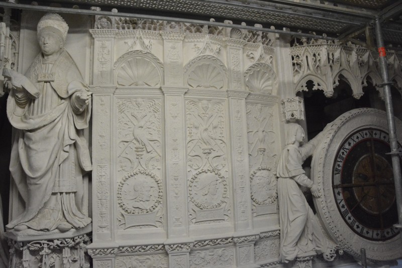 Atelier Giordani - Conservation - Restauration
Edifice – Mobilier - Sculpture – Objets d’art – Moulage –
Pierre, bois métal, polychromie et dorure - Conservation restauration du tour de chœur de la Cathédrale Notre Dame de Chartres - Pierre - - Dépoussiérage soigneux
- Pré-consolidation de l'épiderme
- Nettoyage par application de latex pelable
- Nettoyage complémentaire par application de compresse de carbonate d'ammonium
- Rinçage à l'eau déminéralisé et brossage doux
- Purge des joints défaillants et rejointoiement
- Consolidation du support
- Traitement des ferrures, agrafes et éléments ferreux
- Reprise d'enduits et ragréages
- Goujonnages et collages
-Patine d'harmonisation