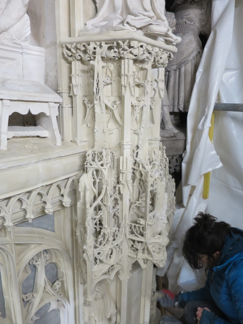 Atelier Giordani - Conservation - Restauration
Edifice – Mobilier - Sculpture – Objets d’art – Moulage –
Pierre, bois métal, polychromie et dorure - Conservation restauration du tour de chœur de la Cathédrale Notre Dame de Chartres - Pierre - - Dépoussiérage soigneux
- Pré-consolidation de l'épiderme
- Nettoyage par application de latex pelable
- Nettoyage complémentaire par application de compresse de carbonate d'ammonium
- Rinçage à l'eau déminéralisé et brossage doux
- Purge des joints défaillants et rejointoiement
- Consolidation du support
- Traitement des ferrures, agrafes et éléments ferreux
- Reprise d'enduits et ragréages
- Goujonnages et collages
-Patine d'harmonisation