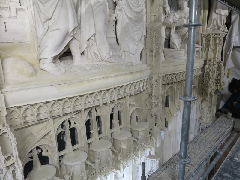 Atelier Giordani - Conservation - Restauration
Edifice – Mobilier - Sculpture – Objets d’art – Moulage –
Pierre, bois métal, polychromie et dorure - Conservation restauration du tour de chœur de la Cathédrale Notre Dame de Chartres - Pierre - - Dépoussiérage soigneux
- Pré-consolidation de l'épiderme
- Nettoyage par application de latex pelable
- Nettoyage complémentaire par application de compresse de carbonate d'ammonium
- Rinçage à l'eau déminéralisé et brossage doux
- Purge des joints défaillants et rejointoiement
- Consolidation du support
- Traitement des ferrures, agrafes et éléments ferreux
- Reprise d'enduits et ragréages
- Goujonnages et collages
-Patine d'harmonisation