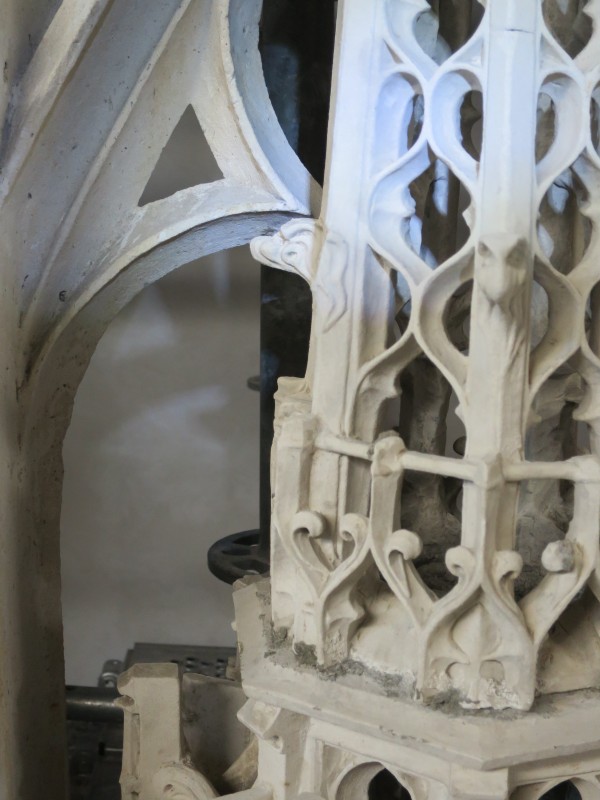 Atelier Giordani - Conservation - Restauration
Edifice – Mobilier - Sculpture – Objets d’art – Moulage –
Pierre, bois métal, polychromie et dorure - Conservation restauration du tour de chœur de la Cathédrale Notre Dame de Chartres - Pierre - - Dépoussiérage soigneux
- Pré-consolidation de l'épiderme
- Nettoyage par application de latex pelable
- Nettoyage complémentaire par application de compresse de carbonate d'ammonium
- Rinçage à l'eau déminéralisé et brossage doux
- Purge des joints défaillants et rejointoiement
- Consolidation du support
- Traitement des ferrures, agrafes et éléments ferreux
- Reprise d'enduits et ragréages
- Goujonnages et collages
-Patine d'harmonisation