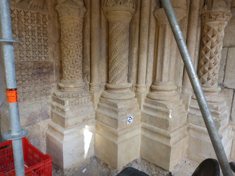 Atelier Giordani - Conservation - Restauration
Edifice – Mobilier - Sculpture – Objets d’art – Moulage –
Pierre, bois métal, polychromie et dorure - Conservation restauration du Portail royal Sud de la Cathédrale Saint Julien - Pierre polychrome - - Dessalements ponctuels
- Dépoussiérage soigneux
- Refixage des vestiges de polychromie
- Nettoyage par micro-gommage
- Nettoyage par désincrustation photonique
- Consolidation chimique de la pierre
- Renforts structurels
- Purges et reprises des joints d'appareillages 
- Traitement des éléments métalliques
- Retouches ponctuelles
- Patine d'harmonisation