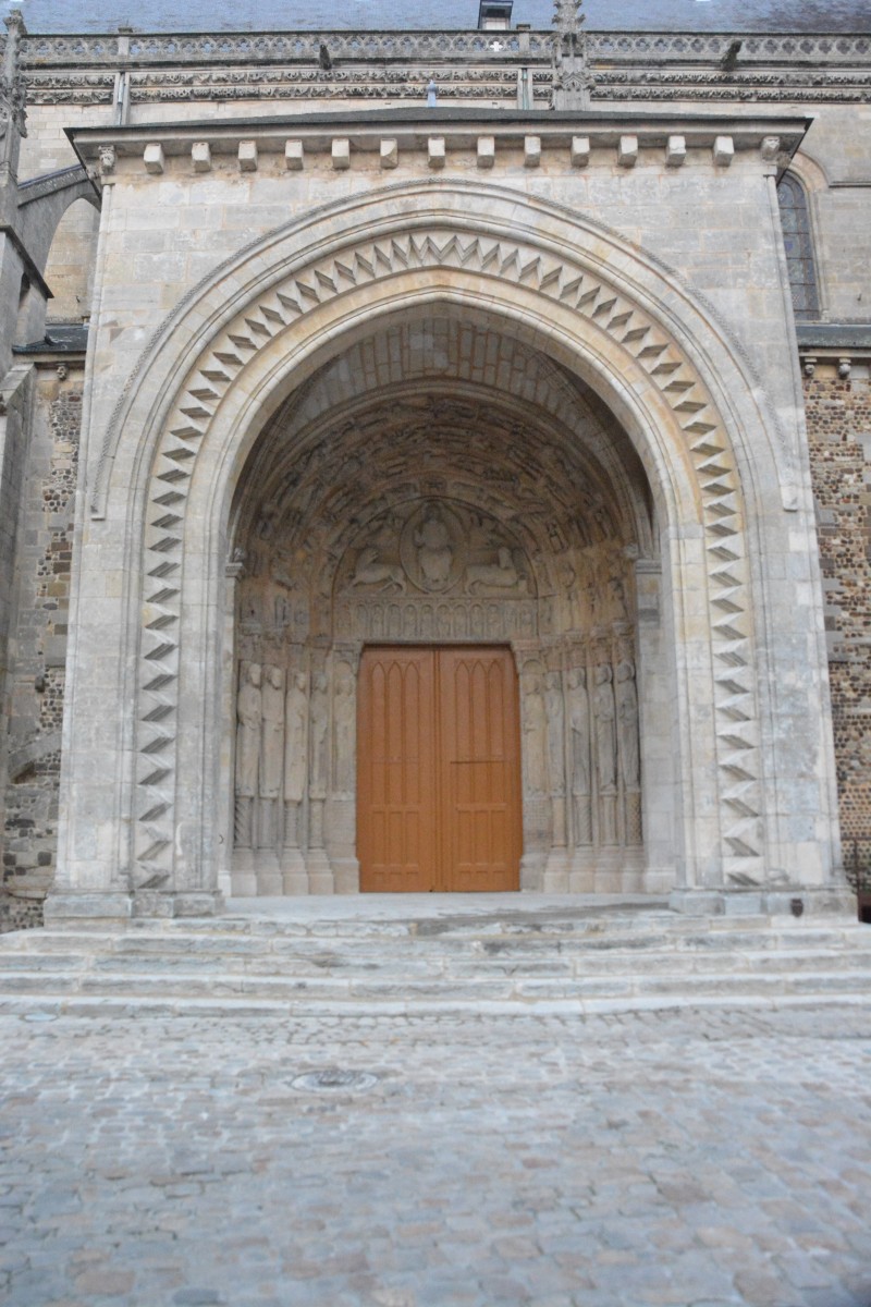 Atelier Giordani - Conservation - Restauration
Edifice – Mobilier - Sculpture – Objets d’art – Moulage –
Pierre, bois métal, polychromie et dorure - Conservation restauration du Portail royal Sud de la Cathédrale Saint Julien - Pierre polychrome - - Dessalements ponctuels
- Dépoussiérage soigneux
- Refixage des vestiges de polychromie
- Nettoyage par micro-gommage
- Nettoyage par désincrustation photonique
- Consolidation chimique de la pierre
- Renforts structurels
- Purges et reprises des joints d'appareillages 
- Traitement des éléments métalliques
- Retouches ponctuelles
- Patine d'harmonisation