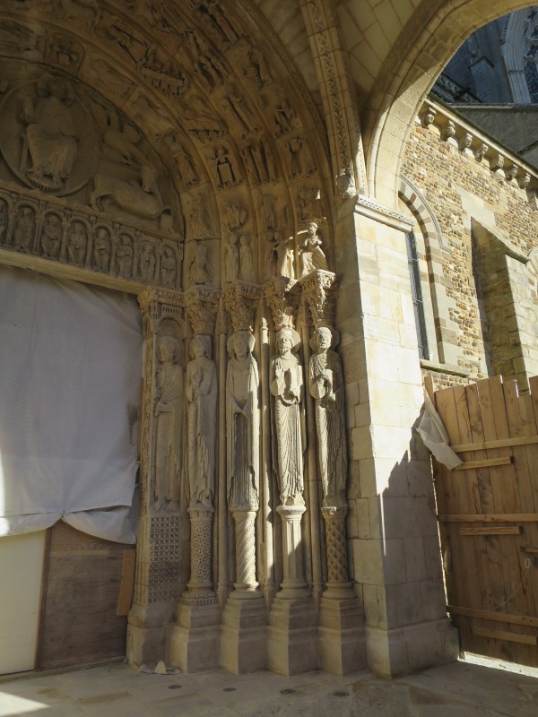 Atelier Giordani - Conservation - Restauration
Edifice – Mobilier - Sculpture – Objets d’art – Moulage –
Pierre, bois métal, polychromie et dorure - Conservation restauration du Portail royal Sud de la Cathédrale Saint Julien - Pierre polychrome - - Dessalements ponctuels
- Dépoussiérage soigneux
- Refixage des vestiges de polychromie
- Nettoyage par micro-gommage
- Nettoyage par désincrustation photonique
- Consolidation chimique de la pierre
- Renforts structurels
- Purges et reprises des joints d'appareillages 
- Traitement des éléments métalliques
- Retouches ponctuelles
- Patine d'harmonisation