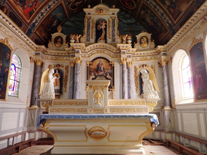 Atelier Giordani - Conservation - Restauration
Edifice – Mobilier - Sculpture – Objets d’art – Moulage –
Pierre, bois métal, polychromie et dorure - Conservation-restauration – Retable majeur - Bois peint - OPÉRATIONS RÉALISÉES
-	Dépose, transfert et dépoussiérage
-	Traitement insecticide curatif et consolidation des bois 
-	Révision et consolidation des assemblages
-	Restitution et compléments des éléments manquants
-	Greffes
-	Nettoyage et fixage
-	Masticages, réintégrations colorées, 
dorure à la mixtion et mises en cire
- Transfert et repose
