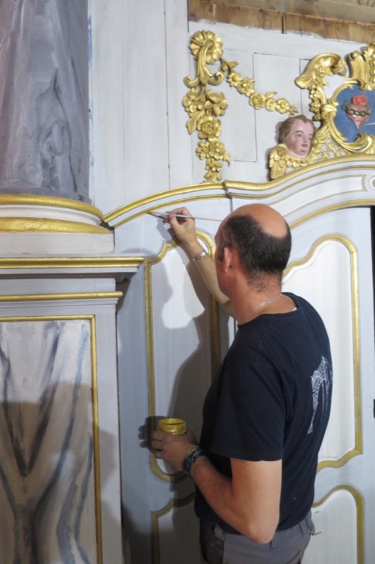 Atelier Giordani - Conservation - Restauration
Edifice – Mobilier - Sculpture – Objets d’art – Moulage –
Pierre, bois métal, polychromie et dorure - Conservation-restauration – Retable majeur - Bois peint - OPÉRATIONS RÉALISÉES
-	Dépose, transfert et dépoussiérage
-	Traitement insecticide curatif et consolidation des bois 
-	Révision et consolidation des assemblages
-	Restitution et compléments des éléments manquants
-	Greffes
-	Nettoyage et fixage
-	Masticages, réintégrations colorées, 
dorure à la mixtion et mises en cire
- Transfert et repose