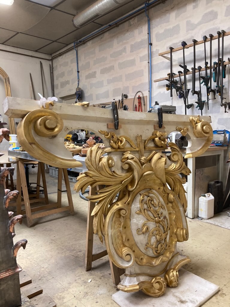 Atelier Giordani - Conservation - Restauration
Edifice – Mobilier - Sculpture – Objets d’art – Moulage –
Pierre, bois métal, polychromie et dorure - Conservation restauration retable St Joseph de la Basilique Notre-Dame - Bois - Marbre - Dorure - - Dépose-repose et transfert en atelier des ornements pour interventions
- Traitement insecticide des ornements bois
- Dépoussiérage soigneux
- Consolidation chimique du bois
- Nettoyage au TAC
- Passivation des éléments ferreux
- Vérification des systèmes d'assemblages
- Restitutions par goujonnage et collage des éléments mobiles et éléments modelés
- Comblements des manques et lacunes
- Masticage des lacunes de surfaces
- Réintégration colorées ponctuelles
- Dorures à la mixtion