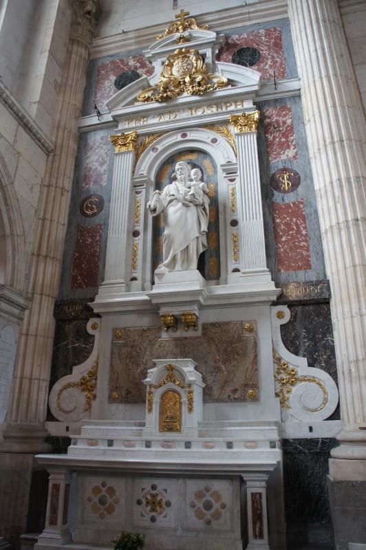 Atelier Giordani - Conservation - Restauration
Edifice – Mobilier - Sculpture – Objets d’art – Moulage –
Pierre, bois métal, polychromie et dorure - Conservation restauration retable St Joseph de la Basilique Notre-Dame - Bois - Marbre - Dorure - - Dépose-repose et transfert en atelier des ornements pour interventions
- Traitement insecticide des ornements bois
- Dépoussiérage soigneux
- Consolidation chimique du bois
- Nettoyage au TAC
- Passivation des éléments ferreux
- Vérification des systèmes d'assemblages
- Restitutions par goujonnage et collage des éléments mobiles et éléments modelés
- Comblements des manques et lacunes
- Masticage des lacunes de surfaces
- Réintégration colorées ponctuelles
- Dorures à la mixtion