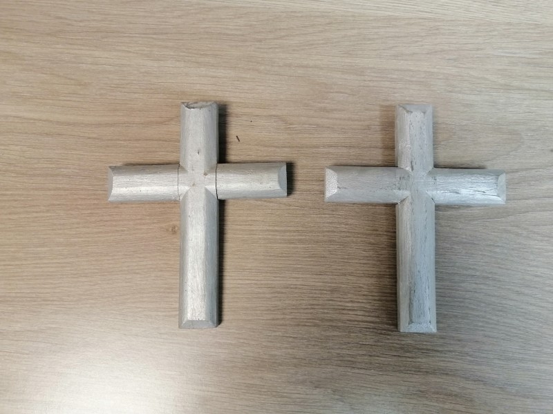 Atelier Giordani - Conservation - Restauration
Edifice – Mobilier - Sculpture – Objets d’art – Moulage –
Pierre, bois métal, polychromie et dorure - Restauration d'un corbillard pour la commune de Mareil-Marly - Bois et métal peint - -Transfert en atelier pour intervention
-Dépoussiérage sous aspiration contrôlée
-Nettoyage au triammonium citrate
-Traitement insecticide par anoxie dynamique et préventif par application d'un insecticide adapté
-Consolidation chimique du bois par imprégnation de résine
-Greffes de bois pour les manques
-Réfection intérieur du toit
Retouches de polychromie et harmonisation