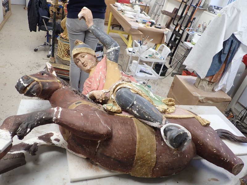 Atelier Giordani - Conservation - Restauration
Edifice – Mobilier - Sculpture – Objets d’art – Moulage –
Pierre, bois métal, polychromie et dorure - Restauration du retable latéral sud de l’église Saint Georges - Dépose partielle du retable, traitement des statues et décors d’applique infestés d’insectes xylophages par passage en machine d’anoxie dynamique (traitement par privation d’oxygène) - OPÉRATIONS RÉALISÉES

Reprise de la structure, greffes, et restitution des manques. 

Nettoyage de l’ensemble, fixation des zones de peinture écaillante, et restauration de la polychromie par réalisation 
de retouches de faux-bois et reprise de la dorure.