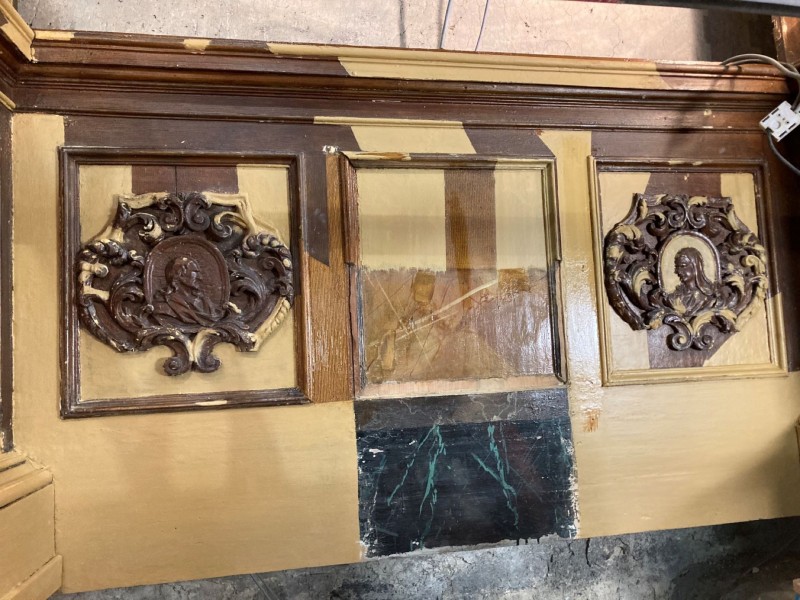 Atelier Giordani - Conservation - Restauration
Edifice – Mobilier - Sculpture – Objets d’art – Moulage –
Pierre, bois métal, polychromie et dorure - Restauration du retable latéral sud de l’église Saint Georges - Dépose partielle du retable, traitement des statues et décors d’applique infestés d’insectes xylophages par passage en machine d’anoxie dynamique (traitement par privation d’oxygène) - OPÉRATIONS RÉALISÉES

Reprise de la structure, greffes, et restitution des manques. 

Nettoyage de l’ensemble, fixation des zones de peinture écaillante, et restauration de la polychromie par réalisation 
de retouches de faux-bois et reprise de la dorure.