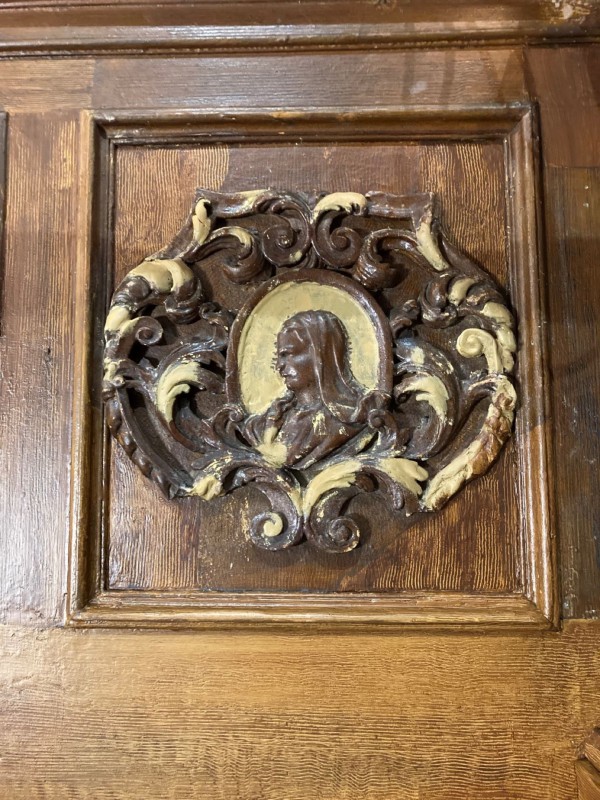 Atelier Giordani - Conservation - Restauration
Edifice – Mobilier - Sculpture – Objets d’art – Moulage –
Pierre, bois métal, polychromie et dorure - Restauration du retable latéral sud de l’église Saint Georges - Dépose partielle du retable, traitement des statues et décors d’applique infestés d’insectes xylophages par passage en machine d’anoxie dynamique (traitement par privation d’oxygène) - OPÉRATIONS RÉALISÉES

Reprise de la structure, greffes, et restitution des manques. 

Nettoyage de l’ensemble, fixation des zones de peinture écaillante, et restauration de la polychromie par réalisation 
de retouches de faux-bois et reprise de la dorure.