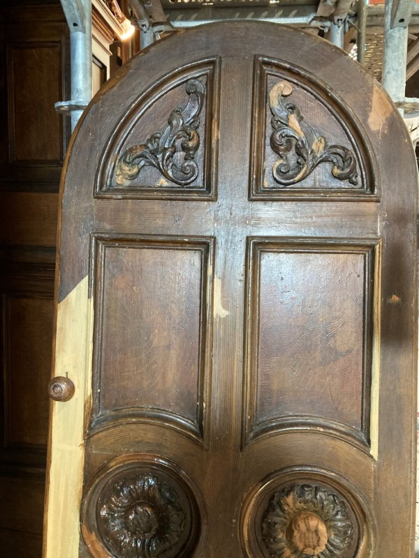 Atelier Giordani - Conservation - Restauration
Edifice – Mobilier - Sculpture – Objets d’art – Moulage –
Pierre, bois métal, polychromie et dorure - Restauration du retable latéral sud de l’église Saint Georges - Dépose partielle du retable, traitement des statues et décors d’applique infestés d’insectes xylophages par passage en machine d’anoxie dynamique (traitement par privation d’oxygène) - OPÉRATIONS RÉALISÉES

Reprise de la structure, greffes, et restitution des manques. 

Nettoyage de l’ensemble, fixation des zones de peinture écaillante, et restauration de la polychromie par réalisation 
de retouches de faux-bois et reprise de la dorure.