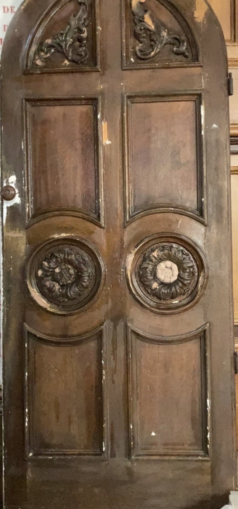 Atelier Giordani - Conservation - Restauration
Edifice – Mobilier - Sculpture – Objets d’art – Moulage –
Pierre, bois métal, polychromie et dorure - Restauration du retable latéral sud de l’église Saint Georges - Dépose partielle du retable, traitement des statues et décors d’applique infestés d’insectes xylophages par passage en machine d’anoxie dynamique (traitement par privation d’oxygène) - OPÉRATIONS RÉALISÉES

Reprise de la structure, greffes, et restitution des manques. 

Nettoyage de l’ensemble, fixation des zones de peinture écaillante, et restauration de la polychromie par réalisation 
de retouches de faux-bois et reprise de la dorure.