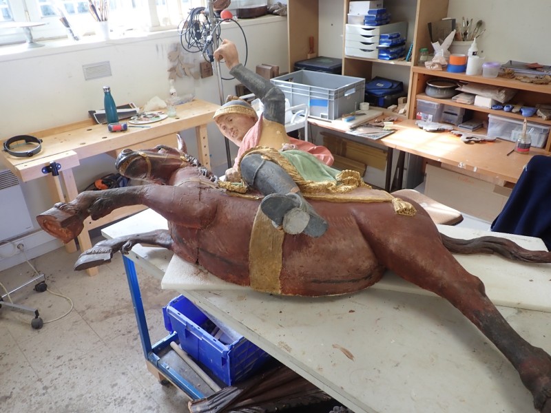 Atelier Giordani - Conservation - Restauration
Edifice – Mobilier - Sculpture – Objets d’art – Moulage –
Pierre, bois métal, polychromie et dorure - Restauration du retable latéral sud de l’église Saint Georges - Dépose partielle du retable, traitement des statues et décors d’applique infestés d’insectes xylophages par passage en machine d’anoxie dynamique (traitement par privation d’oxygène) - OPÉRATIONS RÉALISÉES

Reprise de la structure, greffes, et restitution des manques. 

Nettoyage de l’ensemble, fixation des zones de peinture écaillante, et restauration de la polychromie par réalisation 
de retouches de faux-bois et reprise de la dorure.