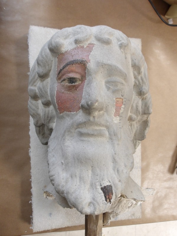 Atelier Giordani - Conservation - Restauration
Edifice – Mobilier - Sculpture – Objets d’art – Moulage –
Pierre, bois métal, polychromie et dorure - Dégagement d'une statue de St Jean-Baptiste en pierre - Pierre polychrome - -transport aller/retour en atelier
- Dégagement mécanique des surpeints sous lunettes binoculaire
- Purge des anciennes restaurations et reprise reprise au polyfila des zones à combler et modeler
- Scellement de la tête et de la terrasse par goujon en inox et colle Hilti
- Retouche colorée
- Repose et fixation